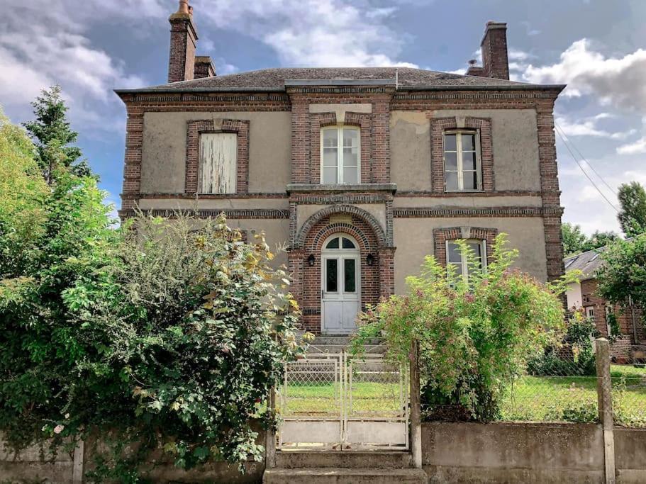 Gite Au Coeur D'Une Residence D'Artiste Saint-Aubin-de-Bonneval Exterior photo